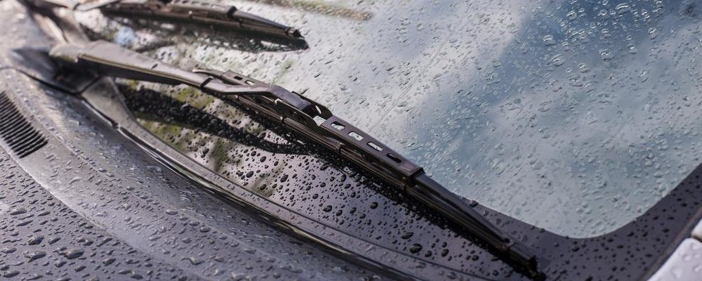 An expert technician can help in choosing between windshield repair and replacement