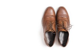 Facts about the best brands offering extra-wide men’s shoes