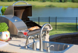 5 things to help furnish your outdoor kitchen