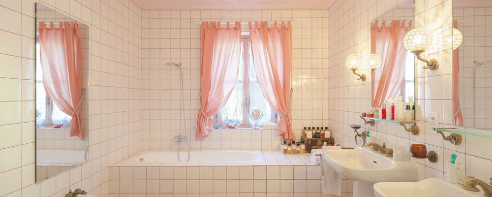 How to choose curtains for bathrooms
