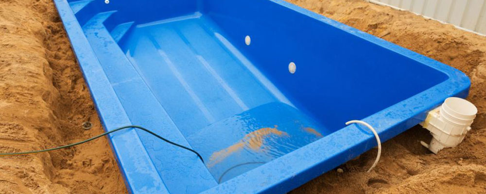 How to maintain fiberglass pools