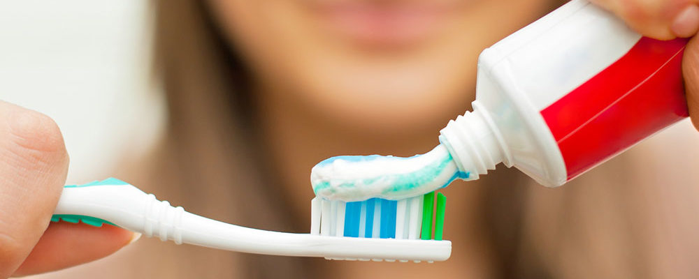 Things you need to know about teeth whitening toothpastes