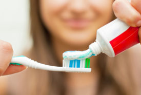 Things you need to know about teeth whitening toothpastes